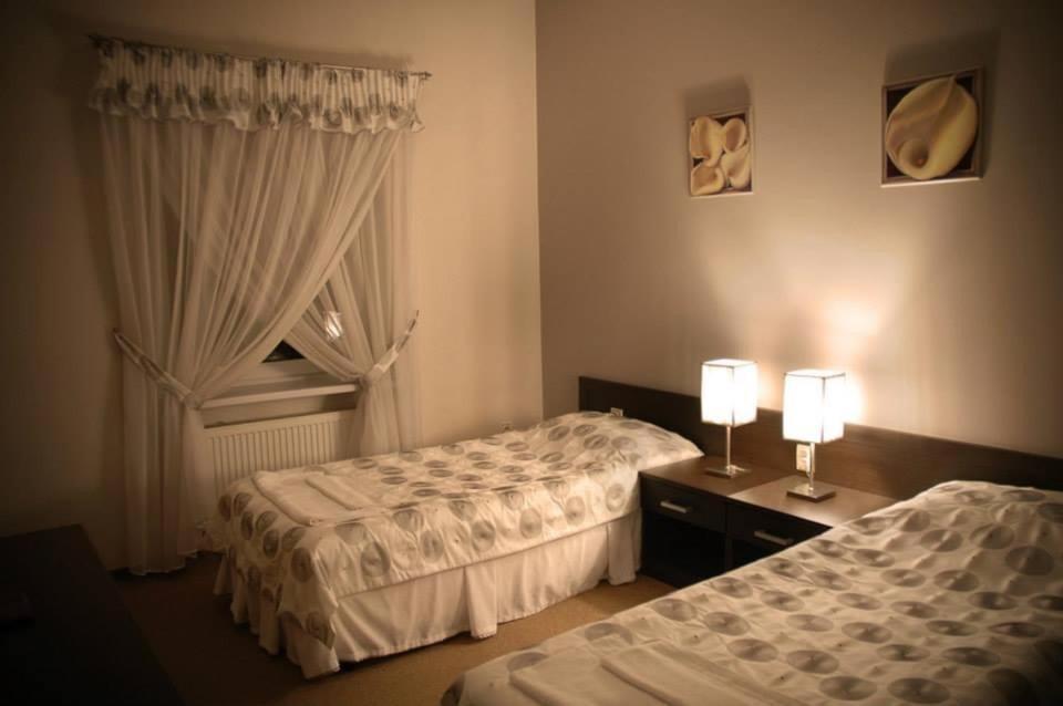 Hotel Chrobry Ленчица Экстерьер фото