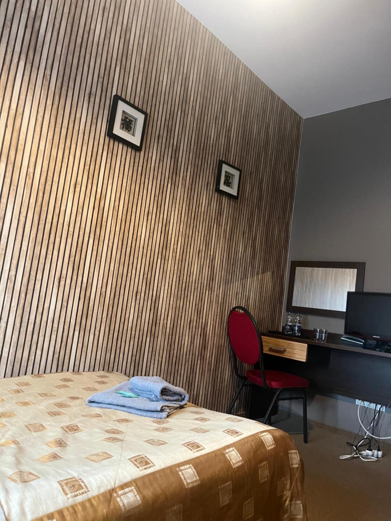 Hotel Chrobry Ленчица Экстерьер фото