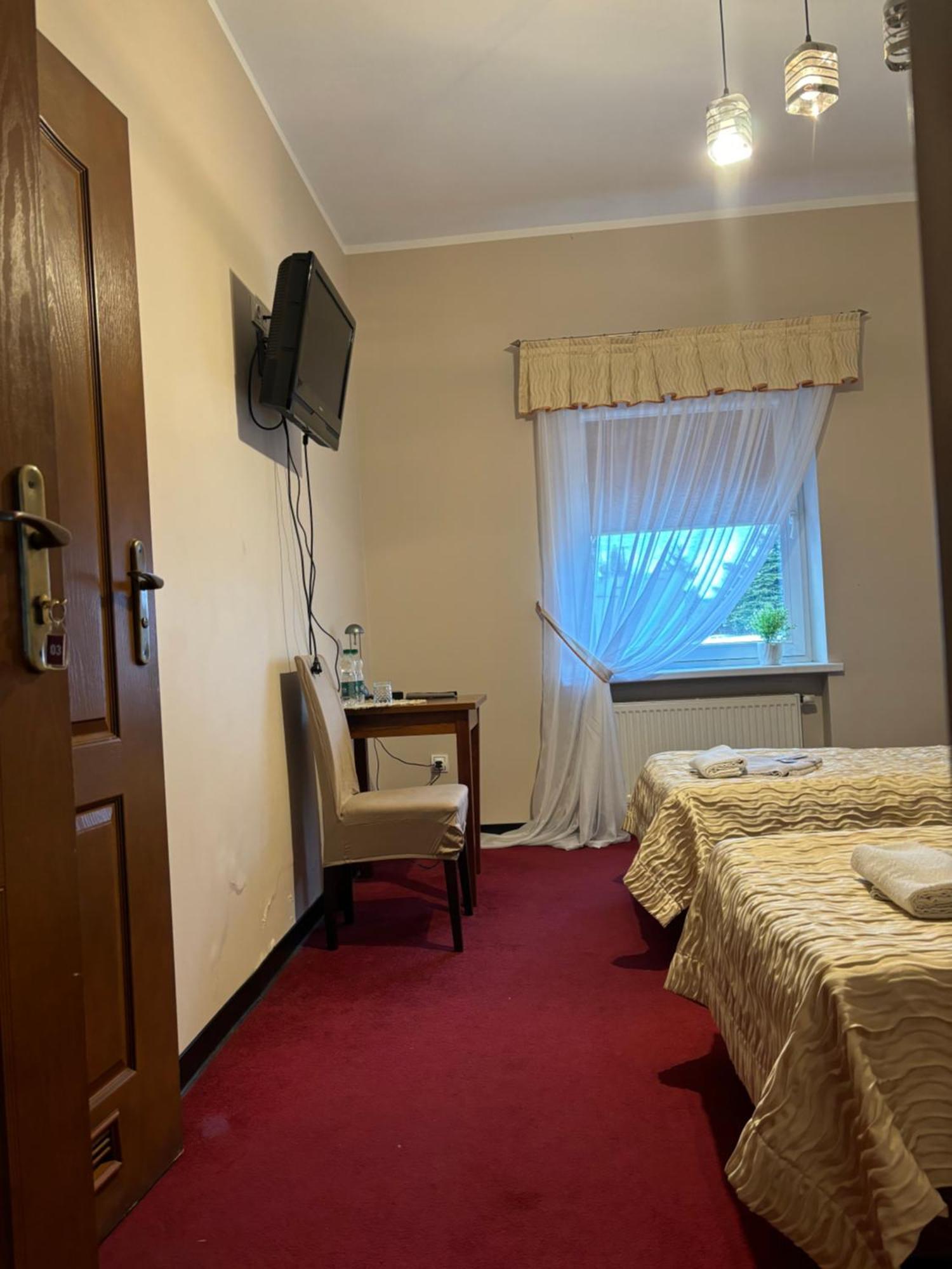 Hotel Chrobry Ленчица Экстерьер фото