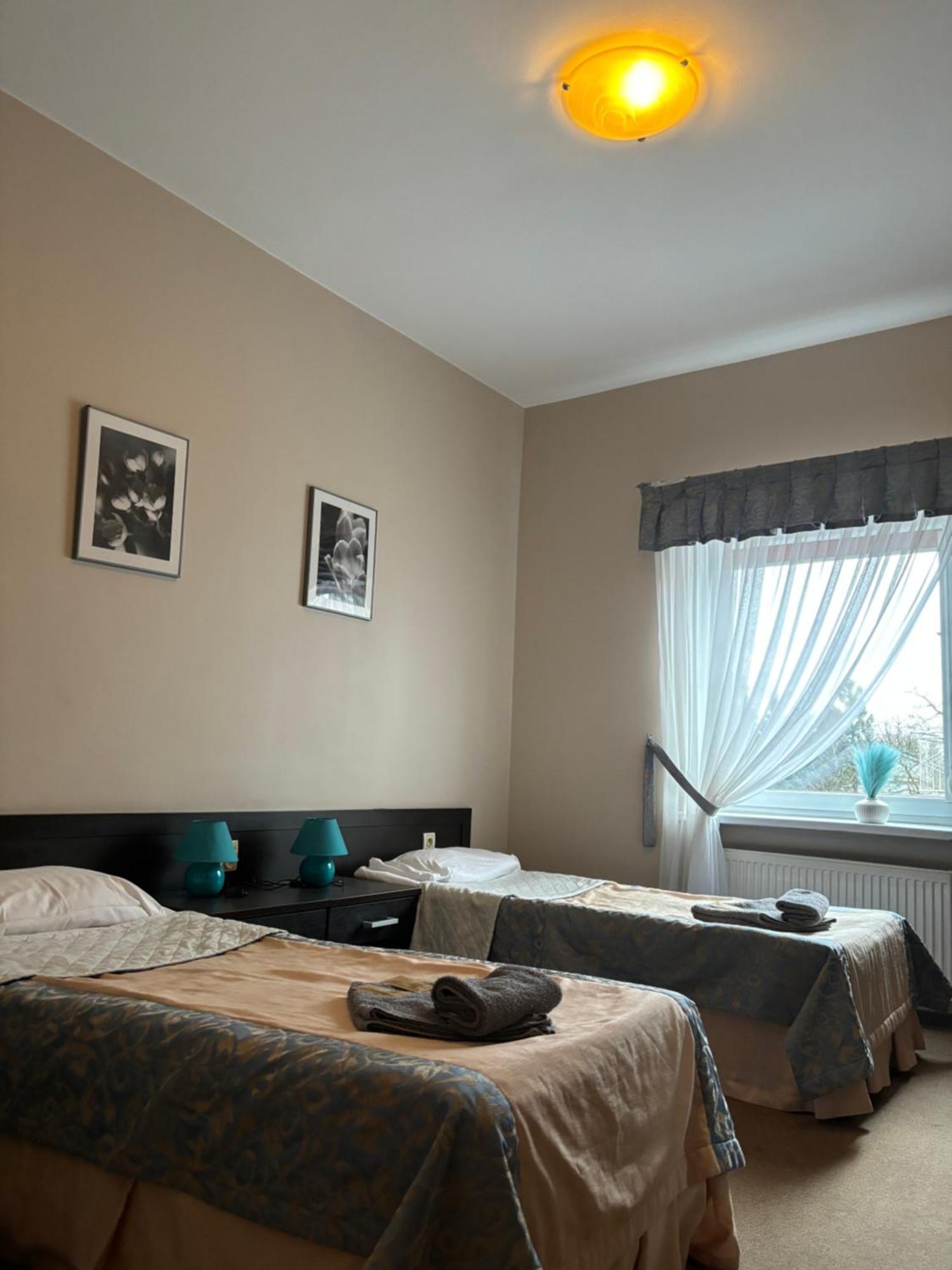 Hotel Chrobry Ленчица Экстерьер фото